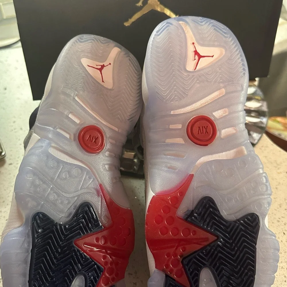 Brand new kids size 7youth Jordan sneakers - Picture 4 of 5